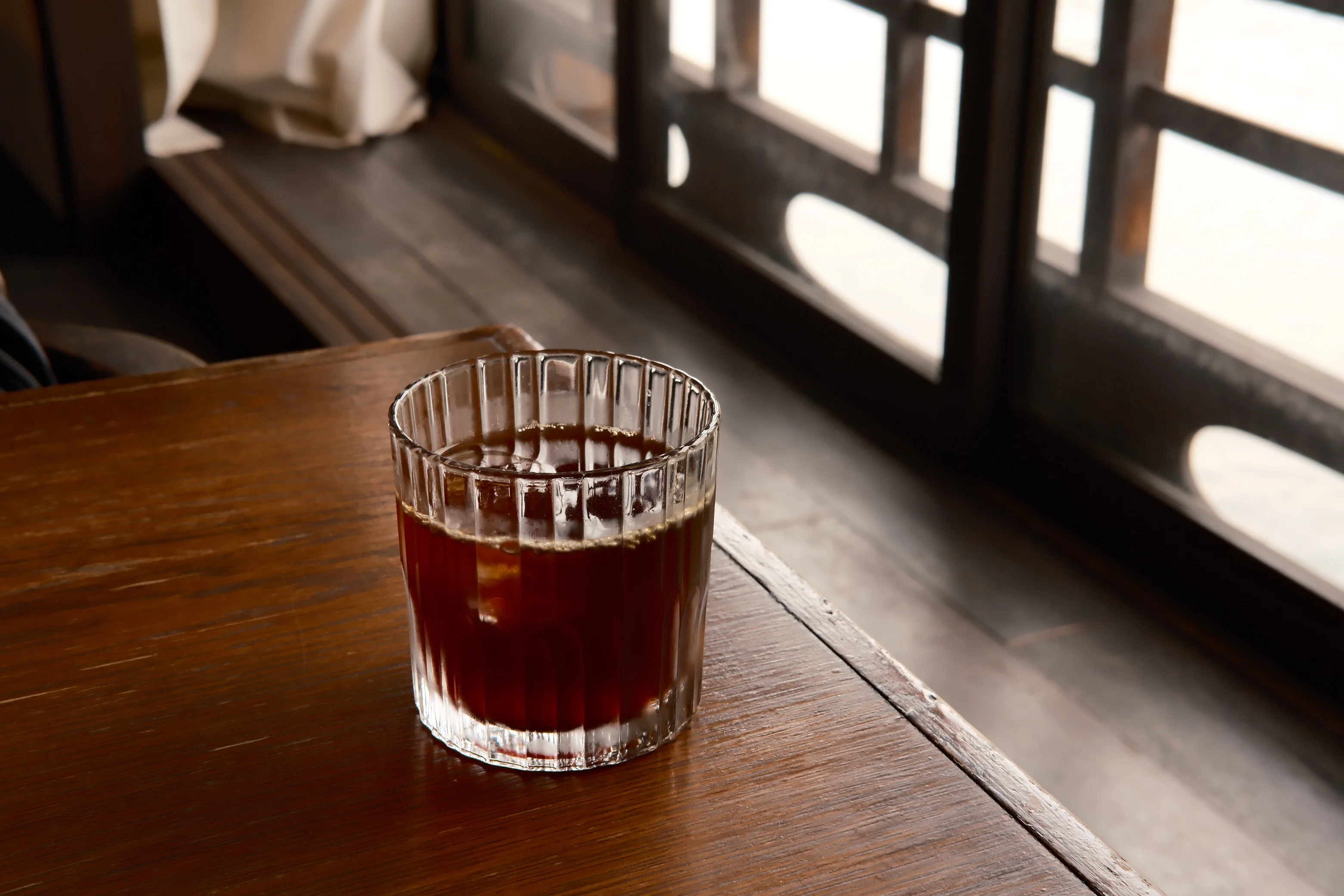 北浜のEmbankment Coffeeで浅煎りのアイスコーヒーをいただく。